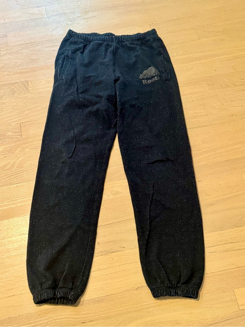 Roots unisex black sweatpants with flecks of white, size S #roots #loungewear